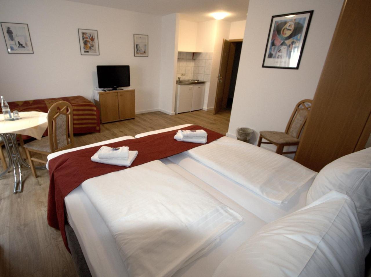 Hotel Leo Muehlhausen Esterno foto